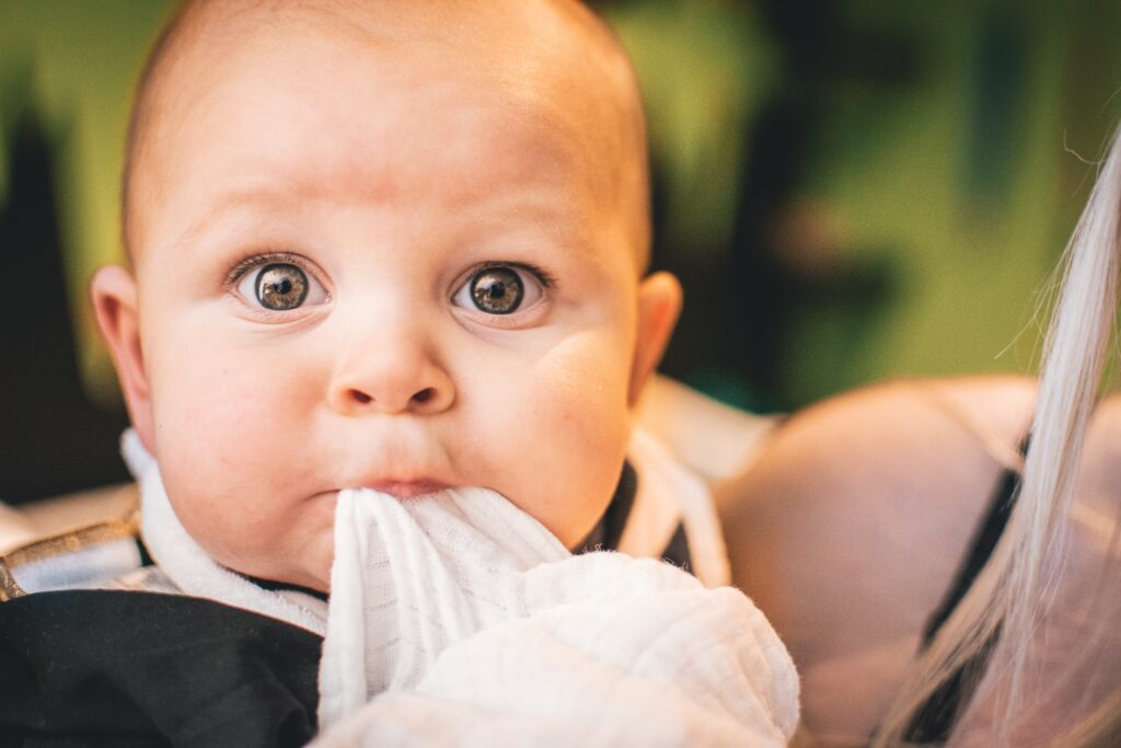 child baby teeth teething